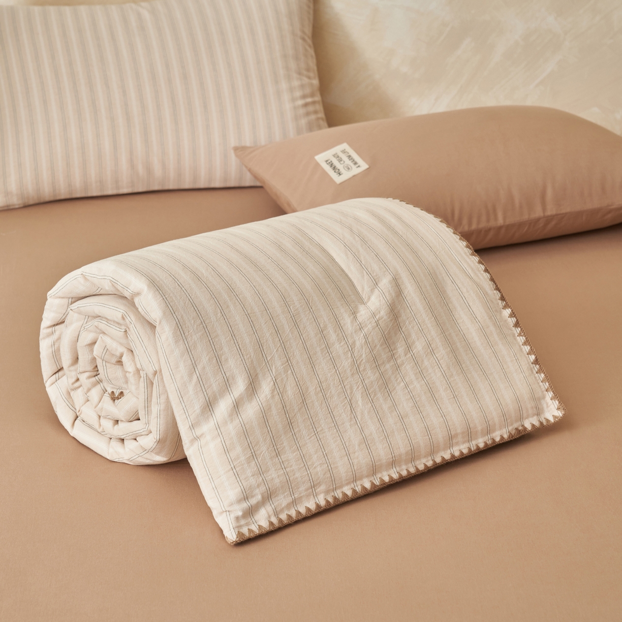 91家纺网 家纺一手货源 找家纺 晨曦家纺 2026新款INS博主风A类全棉色织水洗棉格子夏凉被棉花被夏被空调被四件套 印章-条纹