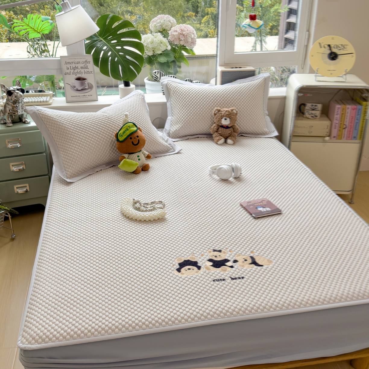 91家纺网 家纺一手货源 找家纺 孩子王家纺 2026新款A类卡通3D冰豆豆凉席三件套凉感值过0.21夏天刺绣冰丝席可机洗儿童 冰川咖-床笠款