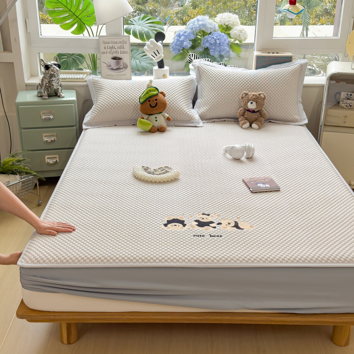 91家纺网 家纺一手货源 找家纺 孩子王家纺 2026新款A类卡通3D冰豆豆凉席三件套凉感值过0.21夏天刺绣冰丝席可机洗儿童 冰川咖-床笠款