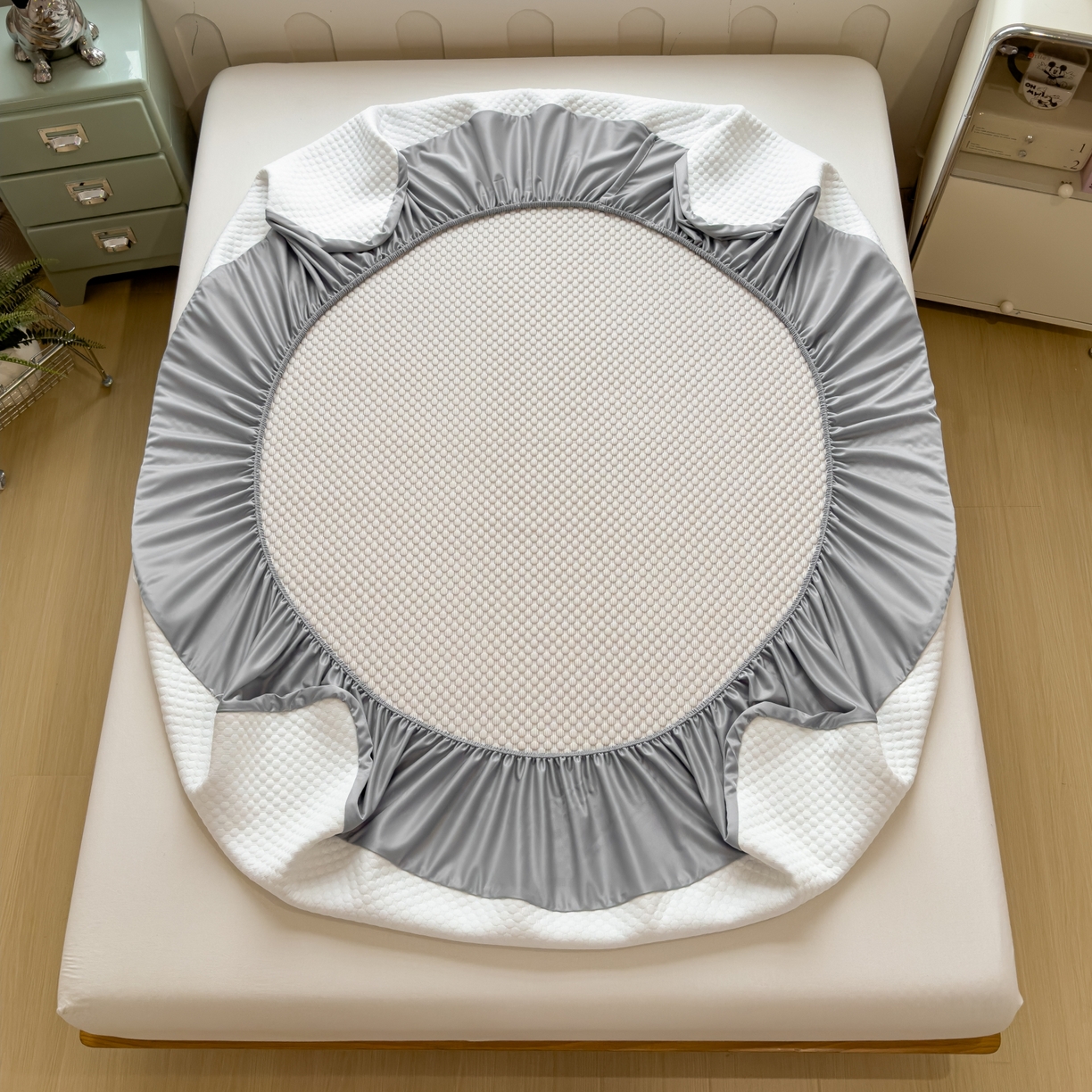 91家纺网 家纺一手货源 找家纺 孩子王家纺 2026新款A类卡通3D冰豆豆凉席三件套凉感值过0.21夏天刺绣冰丝席可机洗儿童 冰川咖-床笠款