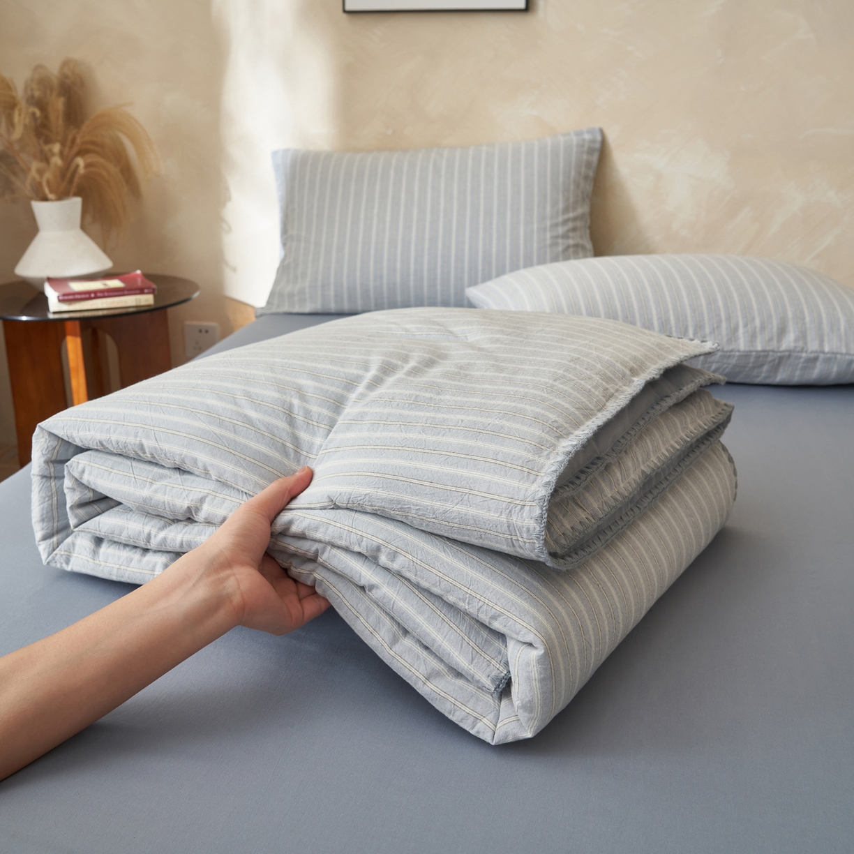 91家纺网 家纺一手货源 找家纺 晨曦家纺 2026新款INS博主风A类全棉色织水洗棉格子夏凉被棉花被夏被空调被四件套 知夏-蓝条纹