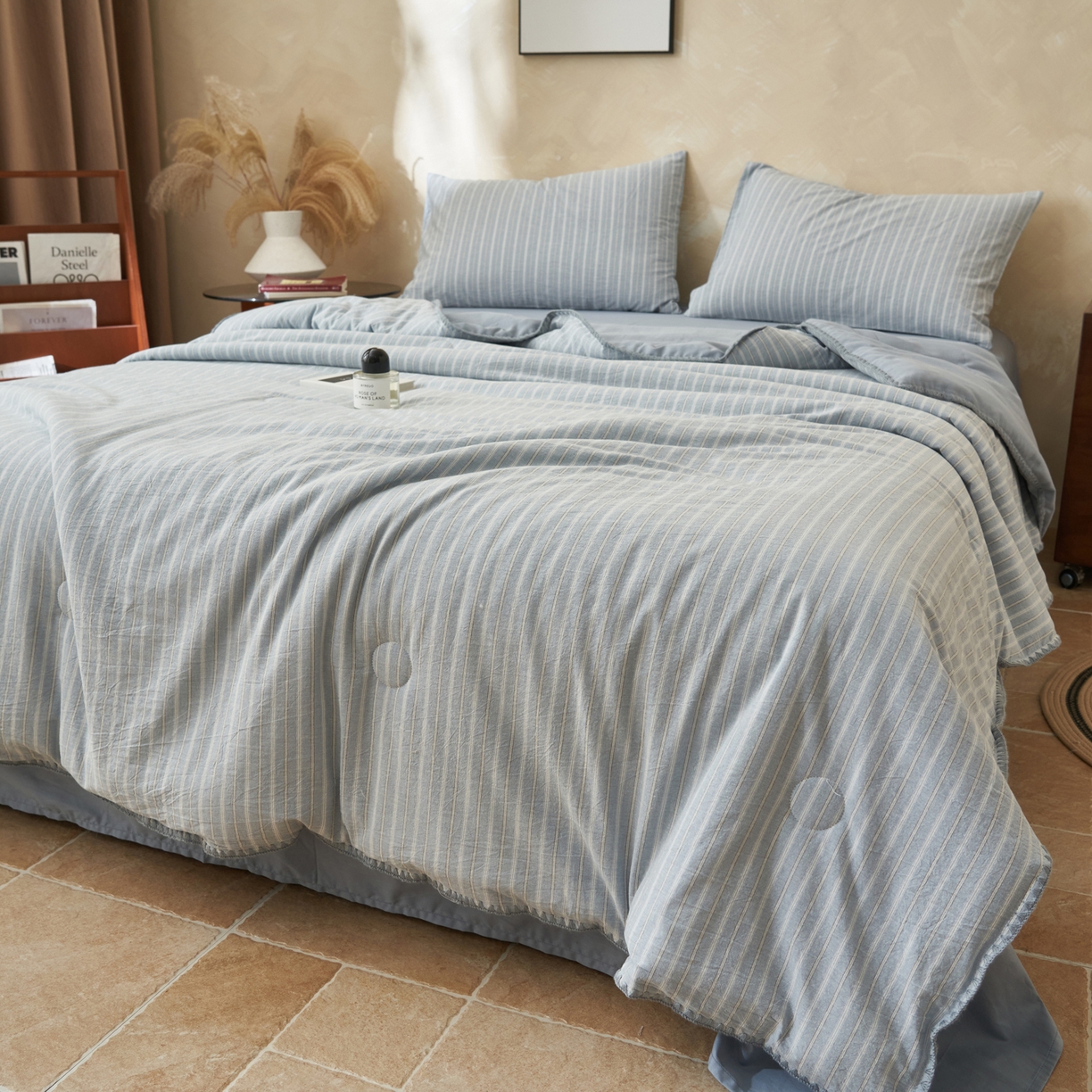 91家纺网 家纺一手货源 找家纺 晨曦家纺 2026新款INS博主风A类全棉色织水洗棉格子夏凉被棉花被夏被空调被四件套 知夏-蓝条纹