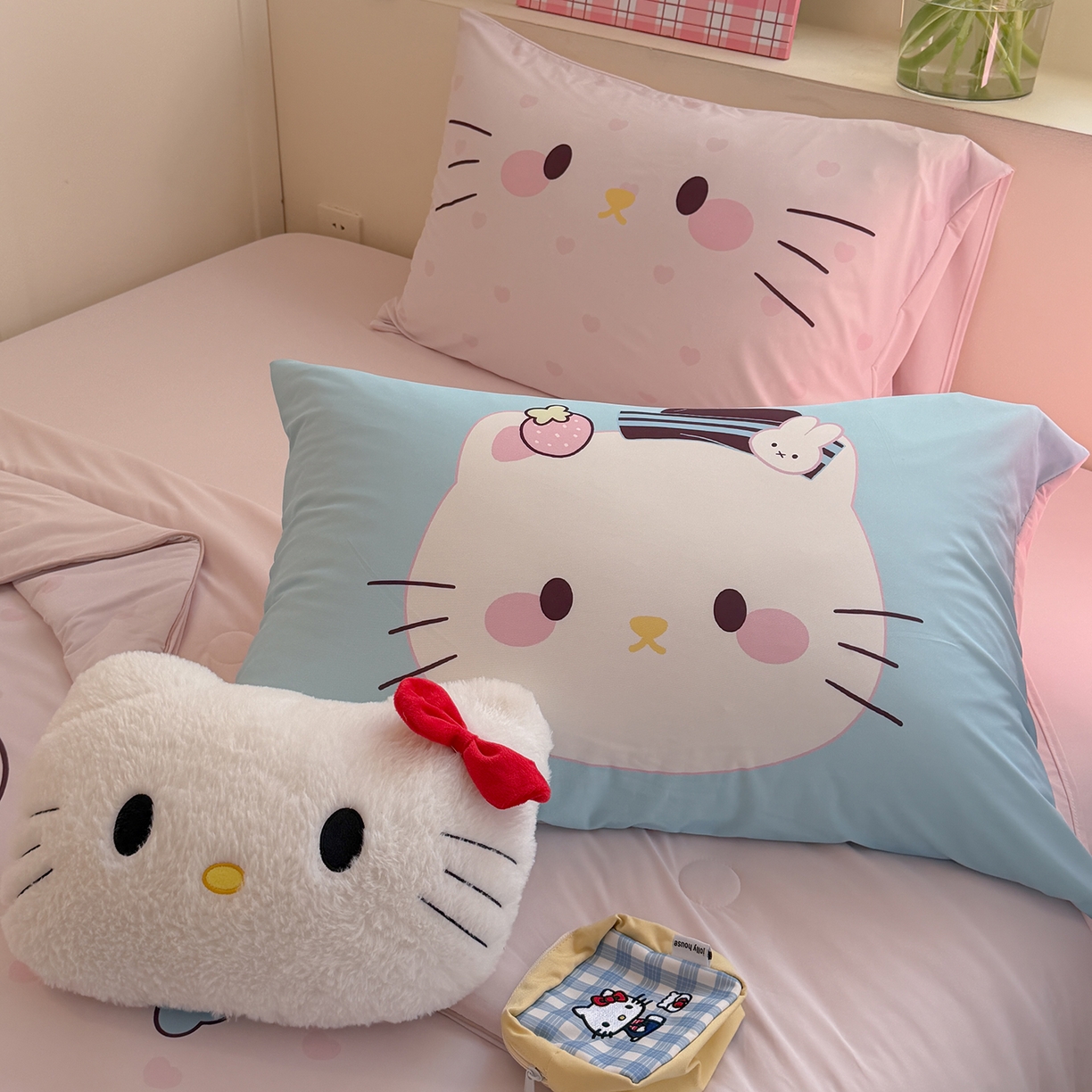 91家纺网 家纺一手货源 找家纺 TT.one 塔塔家居 2026新款A类凉感大版数码印花夏被夏凉被空调被四件套 草莓喵酱