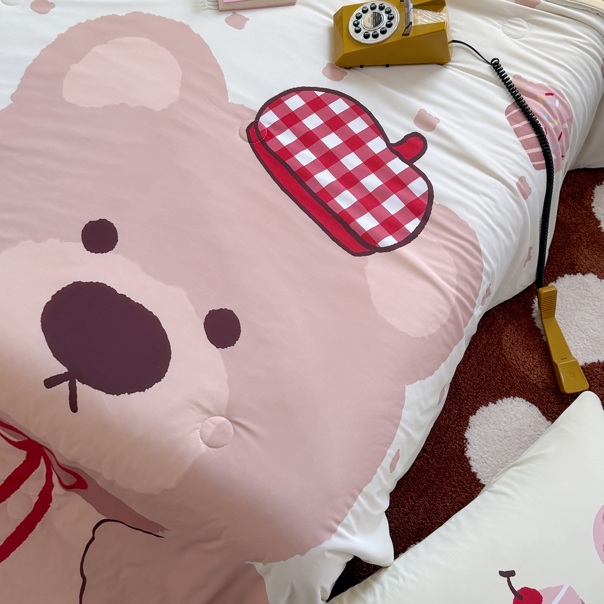 91家纺网 家纺一手货源 找家纺 TT.one 塔塔家居 2026新款A类凉感大版数码印花夏被夏凉被空调被四件套 栗子小熊