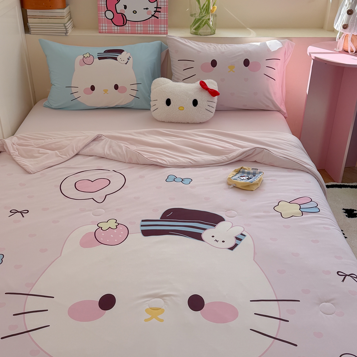 91家纺网 家纺一手货源 找家纺 TT.one 塔塔家居 2026新款A类凉感大版数码印花夏被夏凉被空调被四件套 草莓喵酱