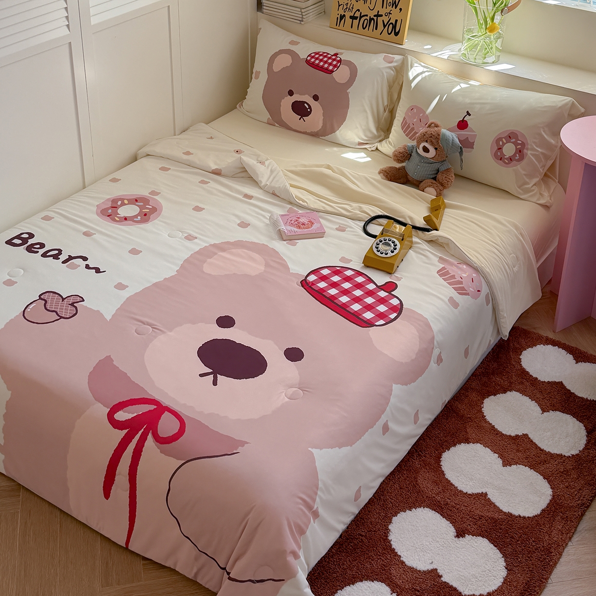 91家纺网 家纺一手货源 找家纺 TT.one 塔塔家居 2026新款A类凉感大版数码印花夏被夏凉被空调被四件套 栗子小熊