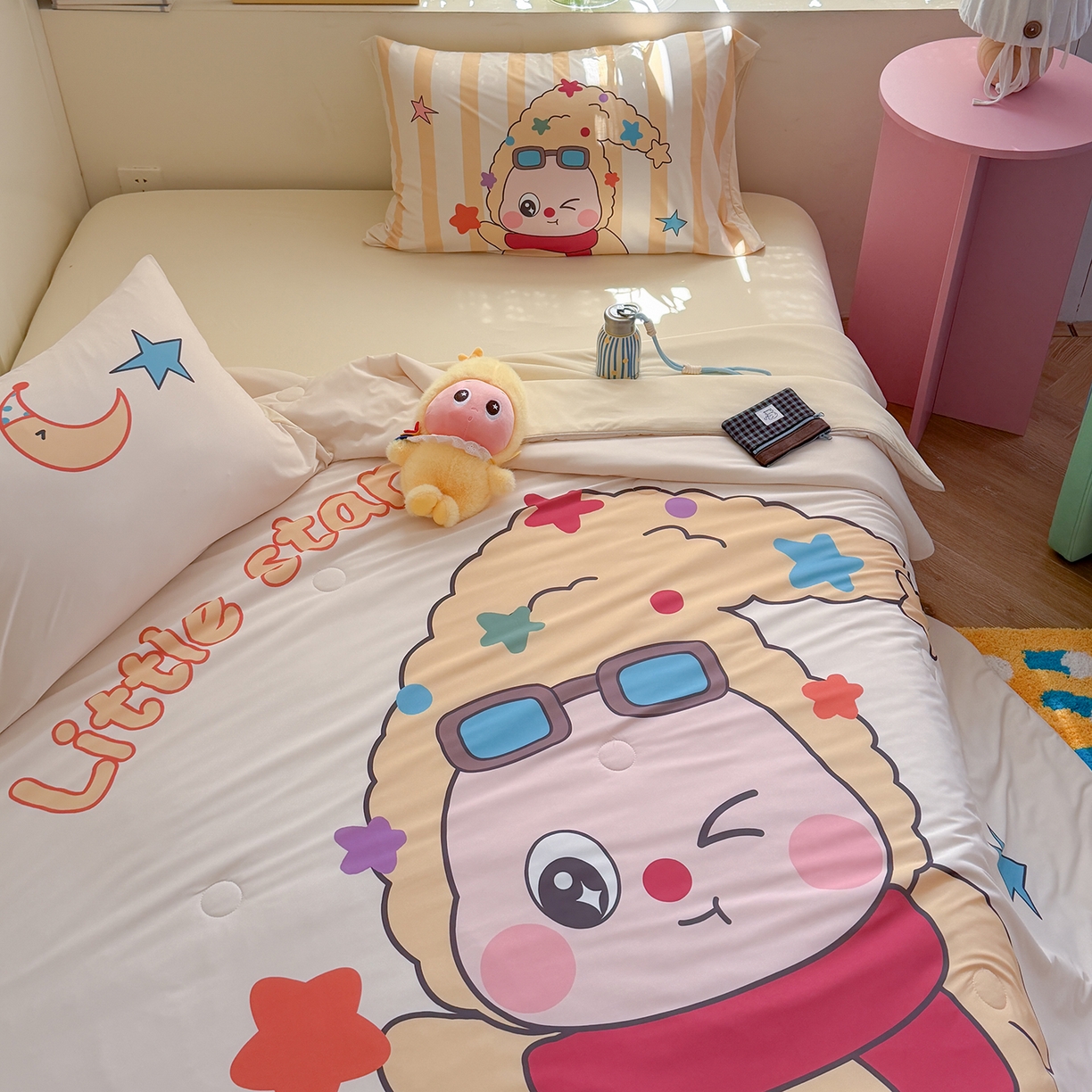 91家纺网 家纺一手货源 找家纺 TT.one 塔塔家居 2026新款A类凉感大版数码印花夏被夏凉被空调被四件套 星星宝贝