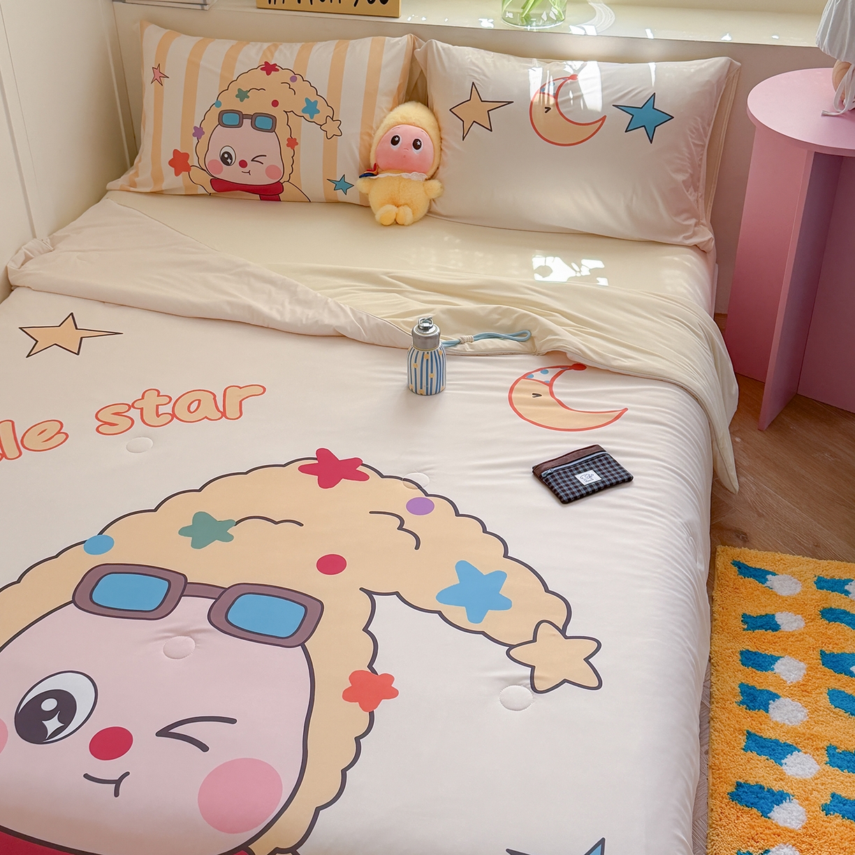 91家纺网 家纺一手货源 找家纺 TT.one 塔塔家居 2026新款A类凉感大版数码印花夏被夏凉被空调被四件套 星星宝贝