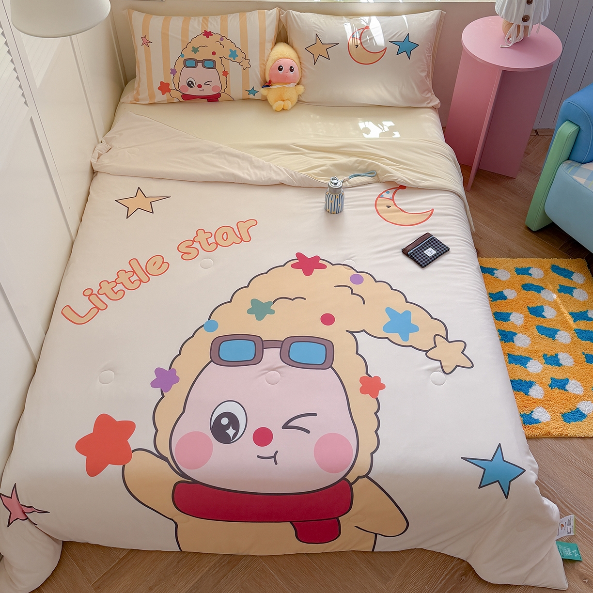 91家纺网 家纺一手货源 找家纺 TT.one 塔塔家居 2026新款A类凉感大版数码印花夏被夏凉被空调被四件套 星星宝贝