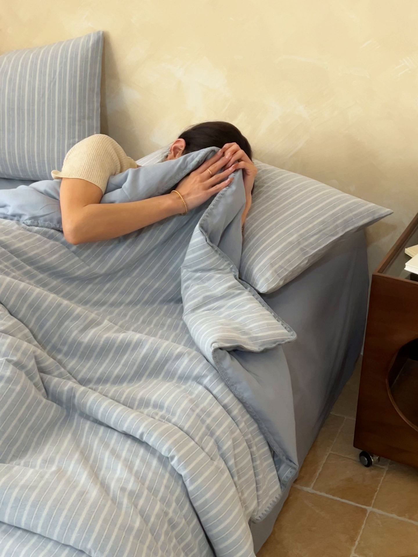 91家纺网 家纺一手货源 找家纺 晨曦家纺 2026新款INS博主风A类全棉色织水洗棉格子夏凉被棉花被夏被空调被四件套 知夏-蓝条纹