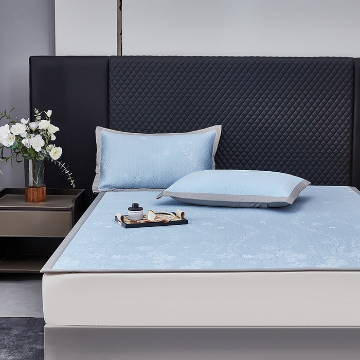 91家纺网 家纺一手货源 找家纺 （总）库里梦家纺 2026新款轻奢高克重复合PE高分子凉席床笠三件套-简卉