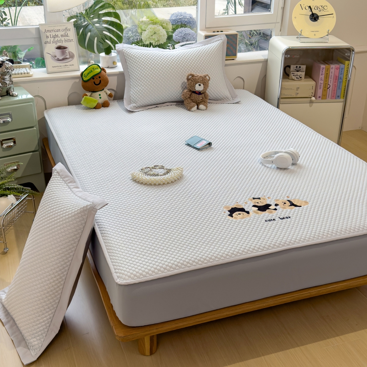 91家纺网 家纺一手货源 找家纺 孩子王家纺 2026新款A类卡通3D冰豆豆凉席三件套凉感值过0.21夏天刺绣冰丝席可机洗儿童 冰川蓝-床笠款