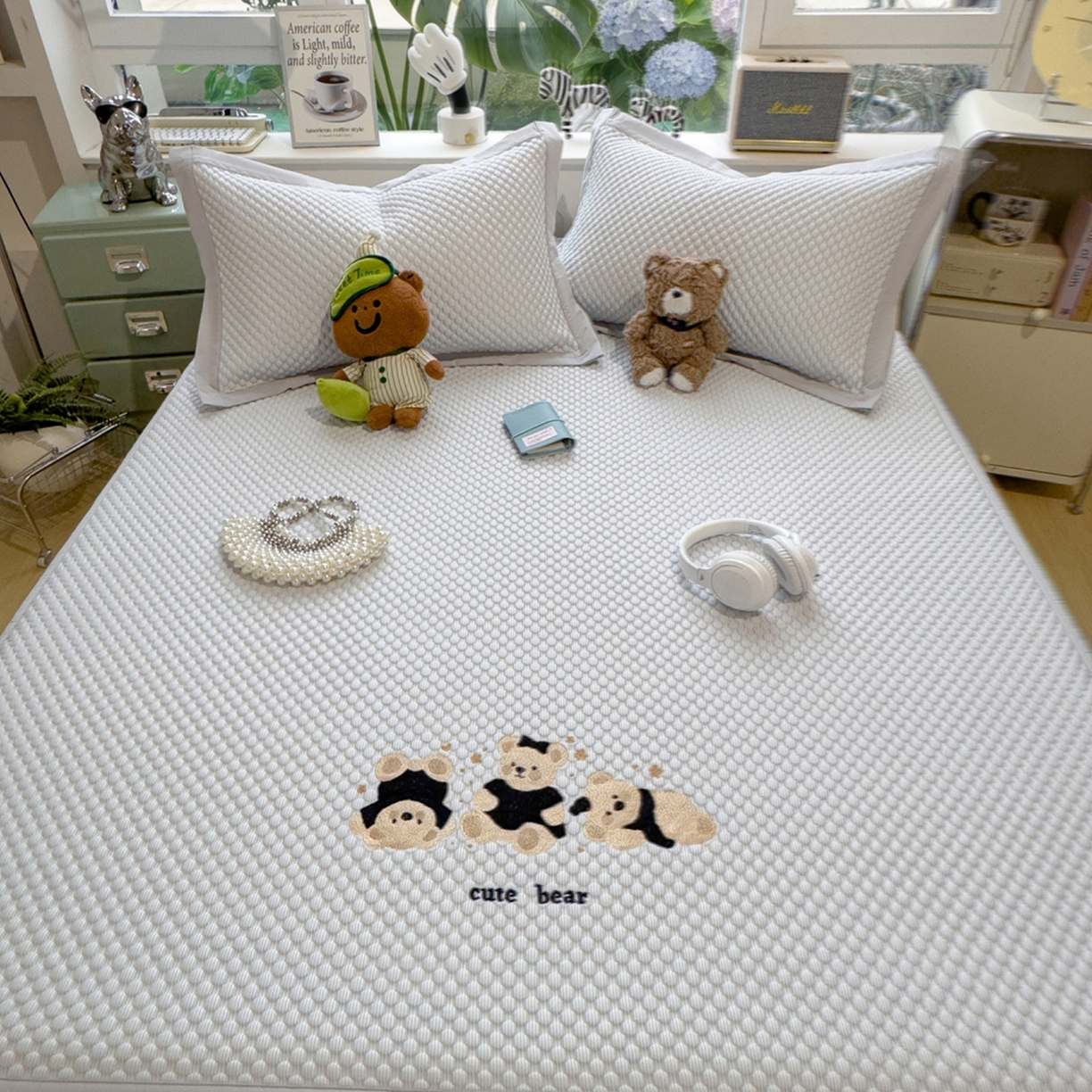 91家纺网 家纺一手货源 找家纺 孩子王家纺 2026新款A类卡通3D冰豆豆凉席三件套凉感值过0.21夏天刺绣冰丝席可机洗儿童 冰川蓝-床笠款