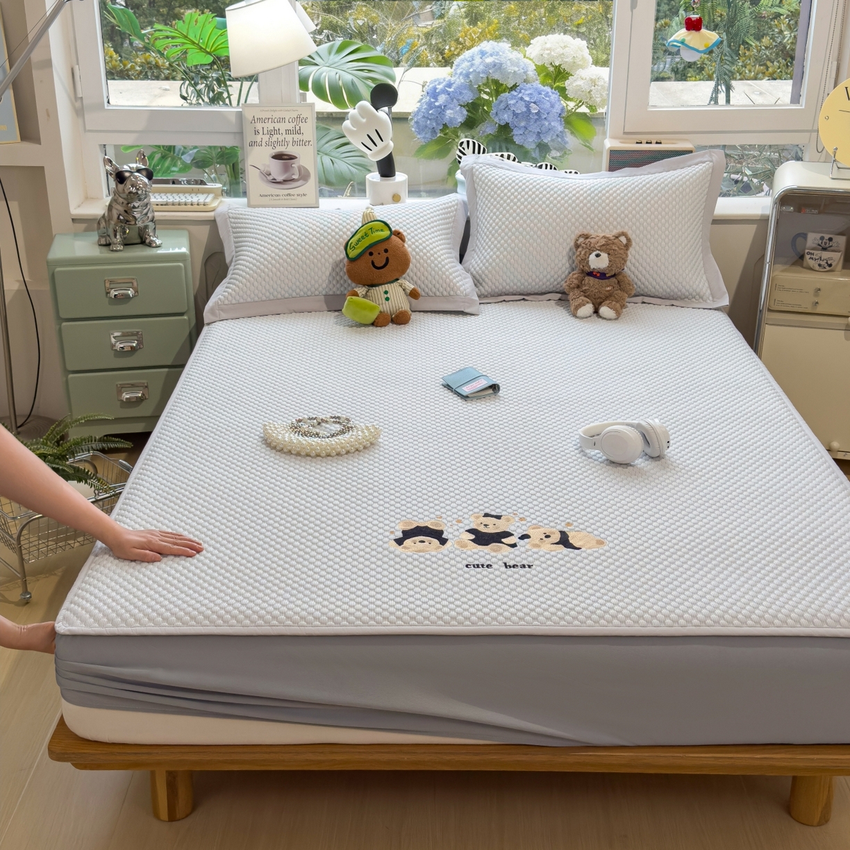 91家纺网 家纺一手货源 找家纺 孩子王家纺 2026新款A类卡通3D冰豆豆凉席三件套凉感值过0.21夏天刺绣冰丝席可机洗儿童 冰川蓝-床笠款