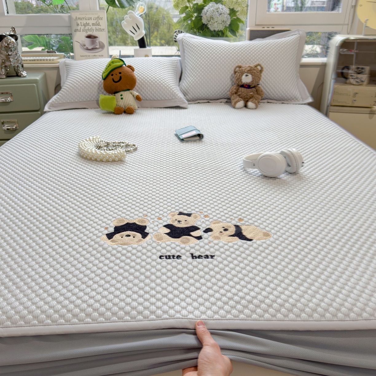 91家纺网 家纺一手货源 找家纺 孩子王家纺 2026新款A类卡通3D冰豆豆凉席三件套凉感值过0.21夏天刺绣冰丝席可机洗儿童 冰川蓝-床笠款