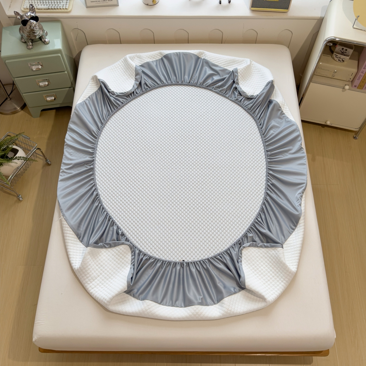 91家纺网 家纺一手货源 找家纺 孩子王家纺 2026新款A类卡通3D冰豆豆凉席三件套凉感值过0.21夏天刺绣冰丝席可机洗儿童 冰川蓝-床笠款