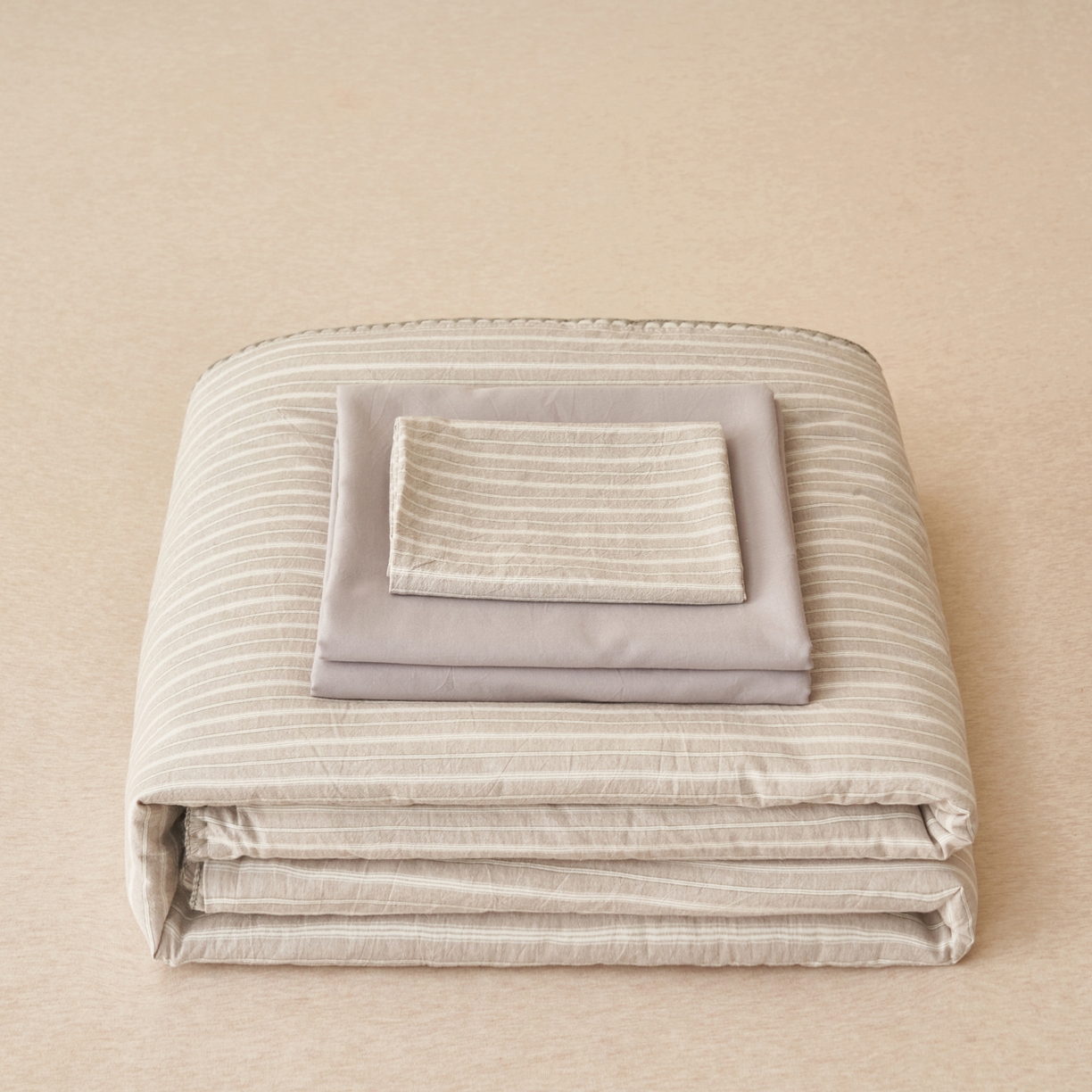 91家纺网 家纺一手货源 找家纺 晨曦家纺 2026新款INS博主风A类全棉色织水洗棉格子夏凉被棉花被夏被空调被四件套 知夏-浅咖条纹