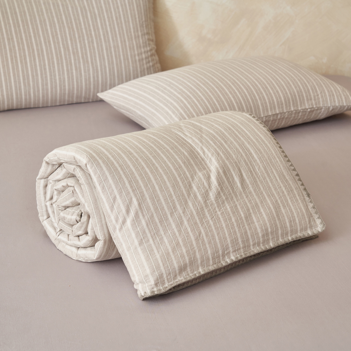 91家纺网 家纺一手货源 找家纺 晨曦家纺 2026新款INS博主风A类全棉色织水洗棉格子夏凉被棉花被夏被空调被四件套 知夏-浅咖条纹