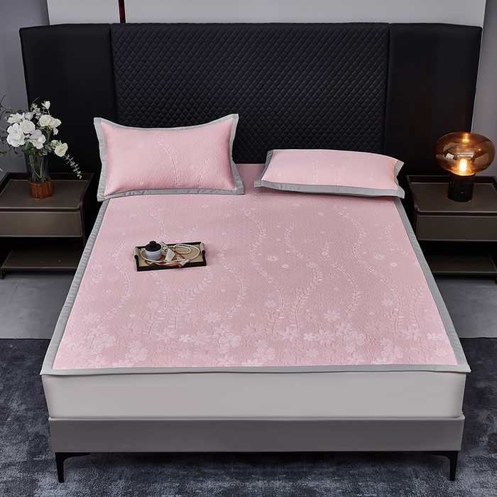 91家纺网 家纺一手货源 找家纺 库里梦家纺 2026新款轻奢高克重复合PE高分子凉席床笠三件套-简卉 简卉-粉色床席款