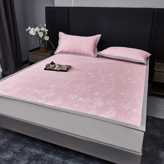 91家纺网 家纺一手货源 找家纺 库里梦家纺 2026新款轻奢高克重复合PE高分子凉席床笠三件套-简卉 简卉-粉色床席款