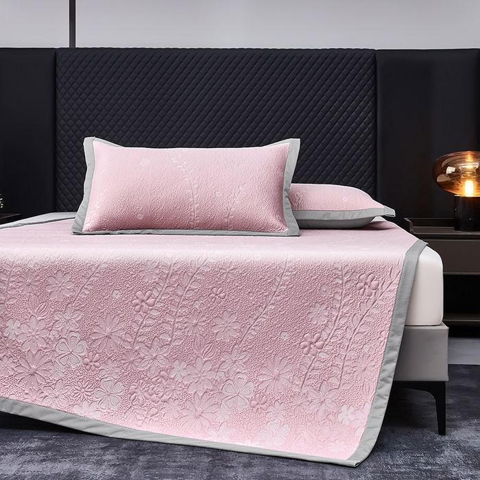 91家纺网 家纺一手货源 找家纺 库里梦家纺 2026新款轻奢高克重复合PE高分子凉席床笠三件套-简卉 简卉-粉色床席款