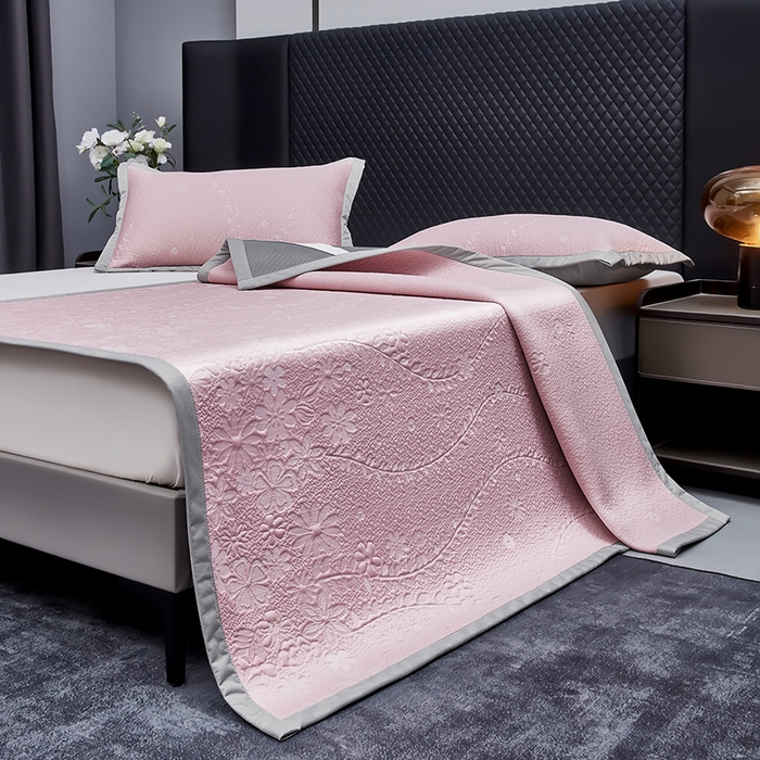 91家纺网 家纺一手货源 找家纺 库里梦家纺 2026新款轻奢高克重复合PE高分子凉席床笠三件套-简卉 简卉-粉色床席款