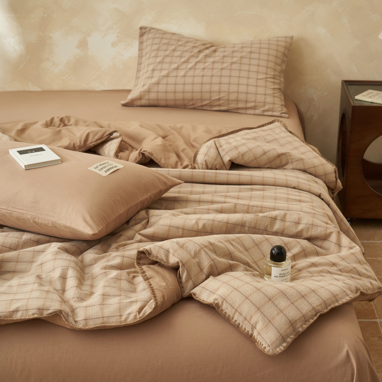 91家纺网 家纺一手货源 找家纺 晨曦家纺 2026新款INS博主风A类全棉色织水洗棉格子夏凉被棉花被夏被空调被四件套 追觅-咖格