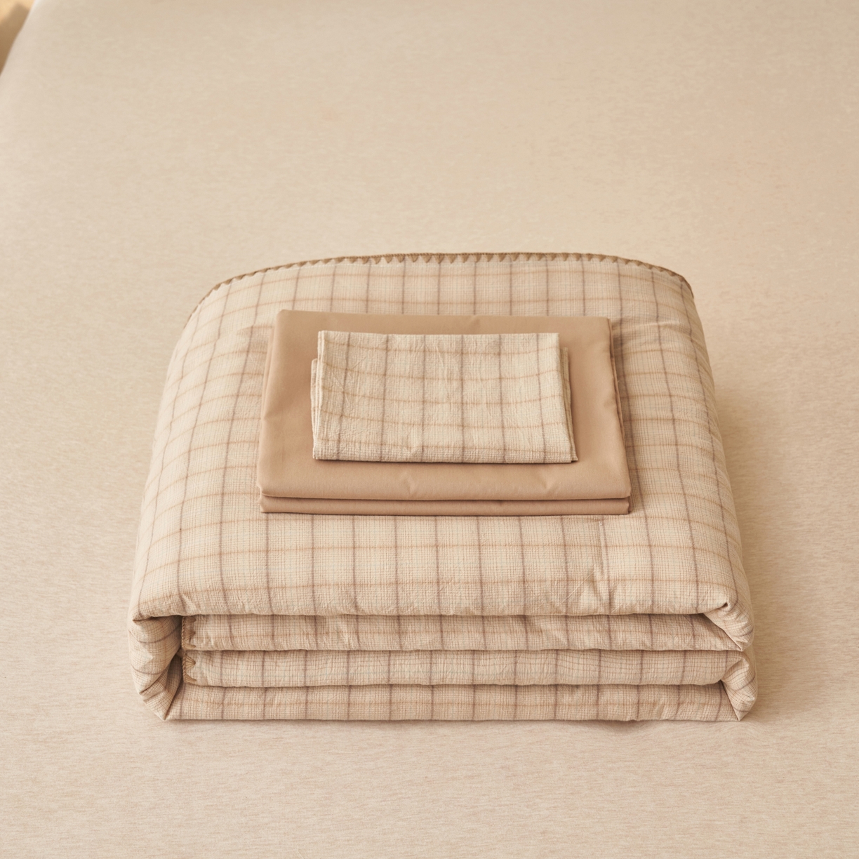 91家纺网 家纺一手货源 找家纺 晨曦家纺 2026新款INS博主风A类全棉色织水洗棉格子夏凉被棉花被夏被空调被四件套 追觅-咖格