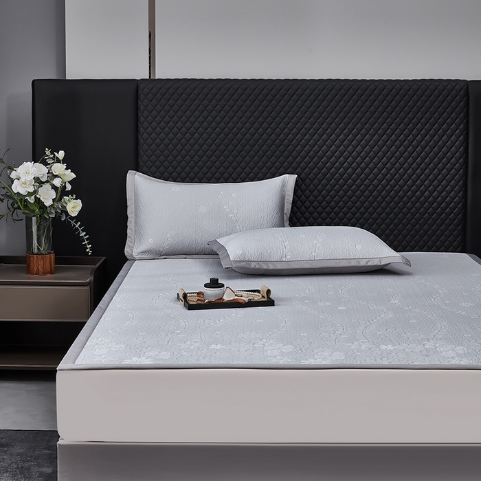 91家纺网 家纺一手货源 找家纺 库里梦家纺 2026新款轻奢高克重复合PE高分子凉席床笠三件套-简卉 简卉-灰色床席款