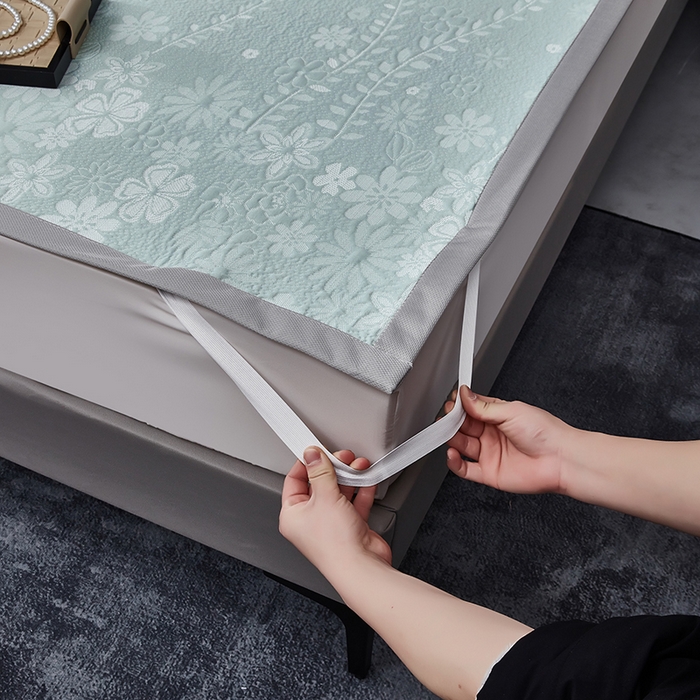 91家纺网 家纺一手货源 找家纺 库里梦家纺 2026新款轻奢高克重复合PE高分子凉席床笠三件套-简卉 简卉-绿色床席款