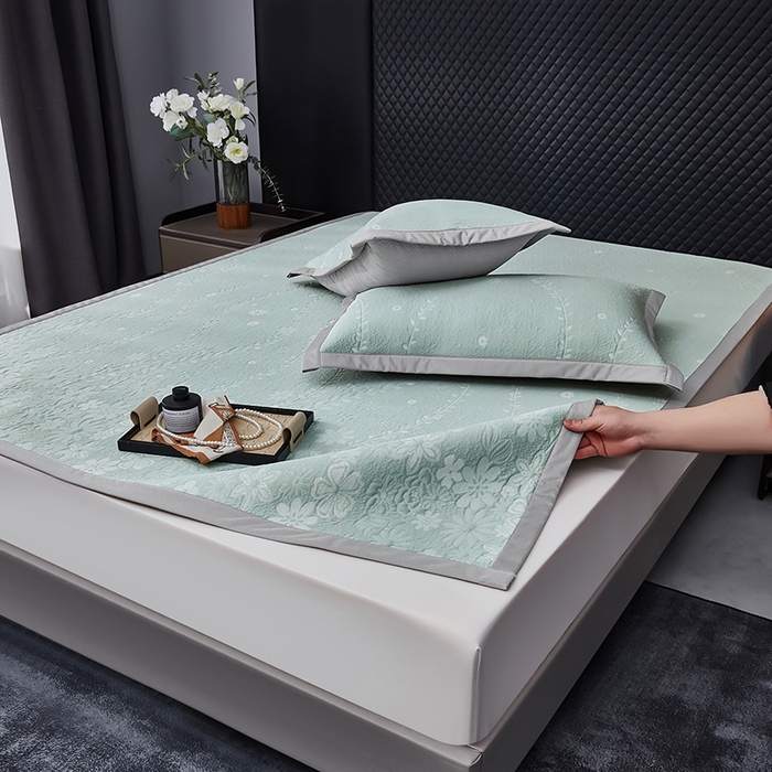 91家纺网 家纺一手货源 找家纺 库里梦家纺 2026新款轻奢高克重复合PE高分子凉席床笠三件套-简卉 简卉-绿色床席款