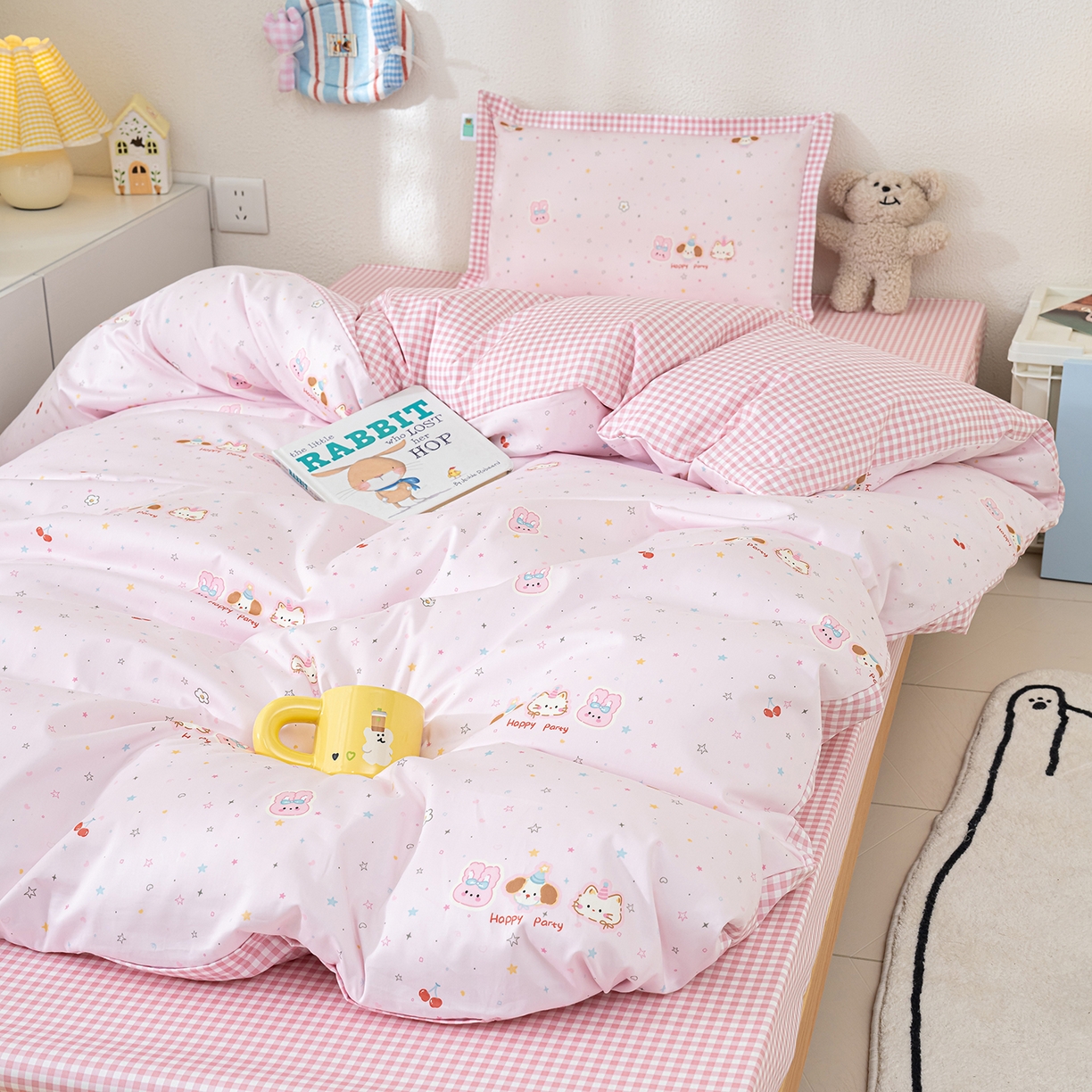 91家纺网 家纺一手货源 找家纺 良佐生活 2026新款A类60S全棉贡缎长绒棉学生三件套 4开心派对