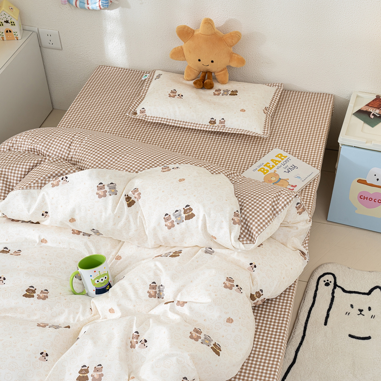 91家纺网 家纺一手货源 找家纺 良佐生活 2026新款A类60S全棉贡缎长绒棉学生三件套 5小熊一家