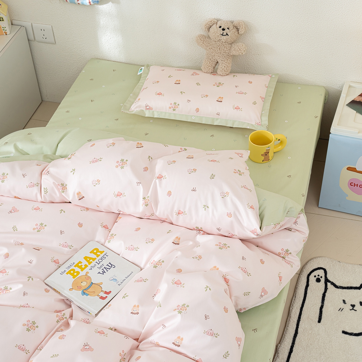 91家纺网 家纺一手货源 找家纺 良佐生活 2026新款A类60S全棉贡缎长绒棉学生三件套 7兔熊宝贝