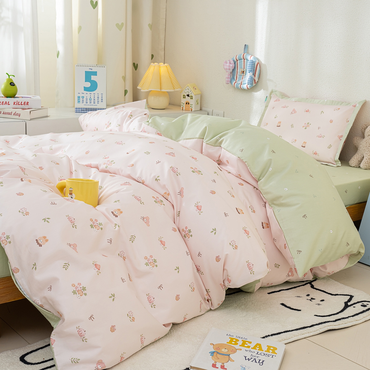 91家纺网 家纺一手货源 找家纺 良佐生活 2026新款A类60S全棉贡缎长绒棉学生三件套 7兔熊宝贝