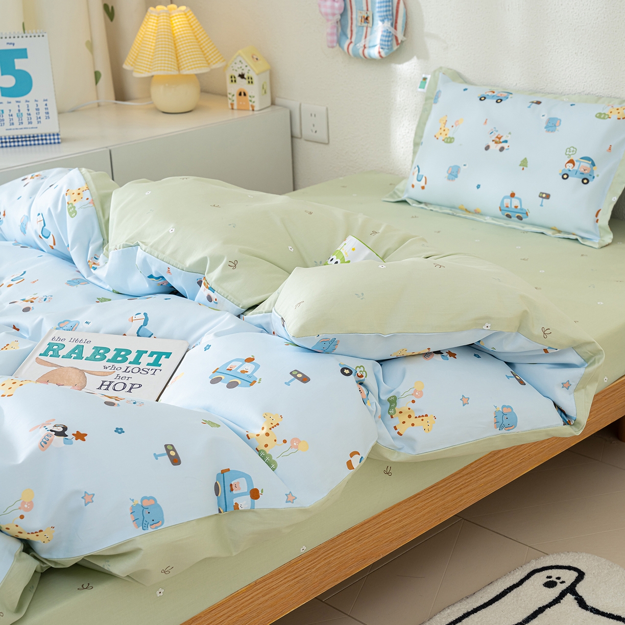 91家纺网 家纺一手货源 找家纺 良佐生活 2026新款A类60S全棉贡缎长绒棉学生三件套 8假日旅行