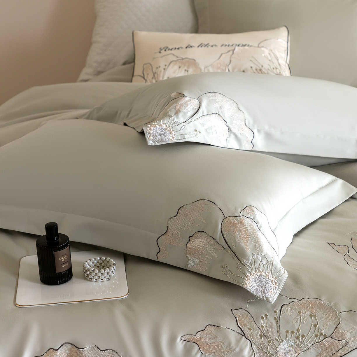 91家纺网 家纺一手货源 找家纺 优悦生活馆 2026新款工艺款全棉新疆长绒棉刺绣四件套-朝露晨风 朝露晨风-绿