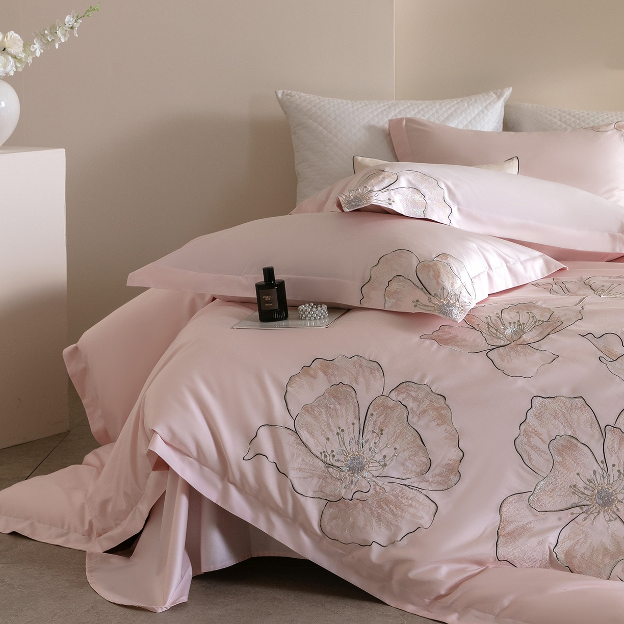 91家纺网 家纺一手货源 找家纺 优悦生活馆 2026新款工艺款全棉新疆长绒棉刺绣四件套-朝露晨风 朝露晨风-粉