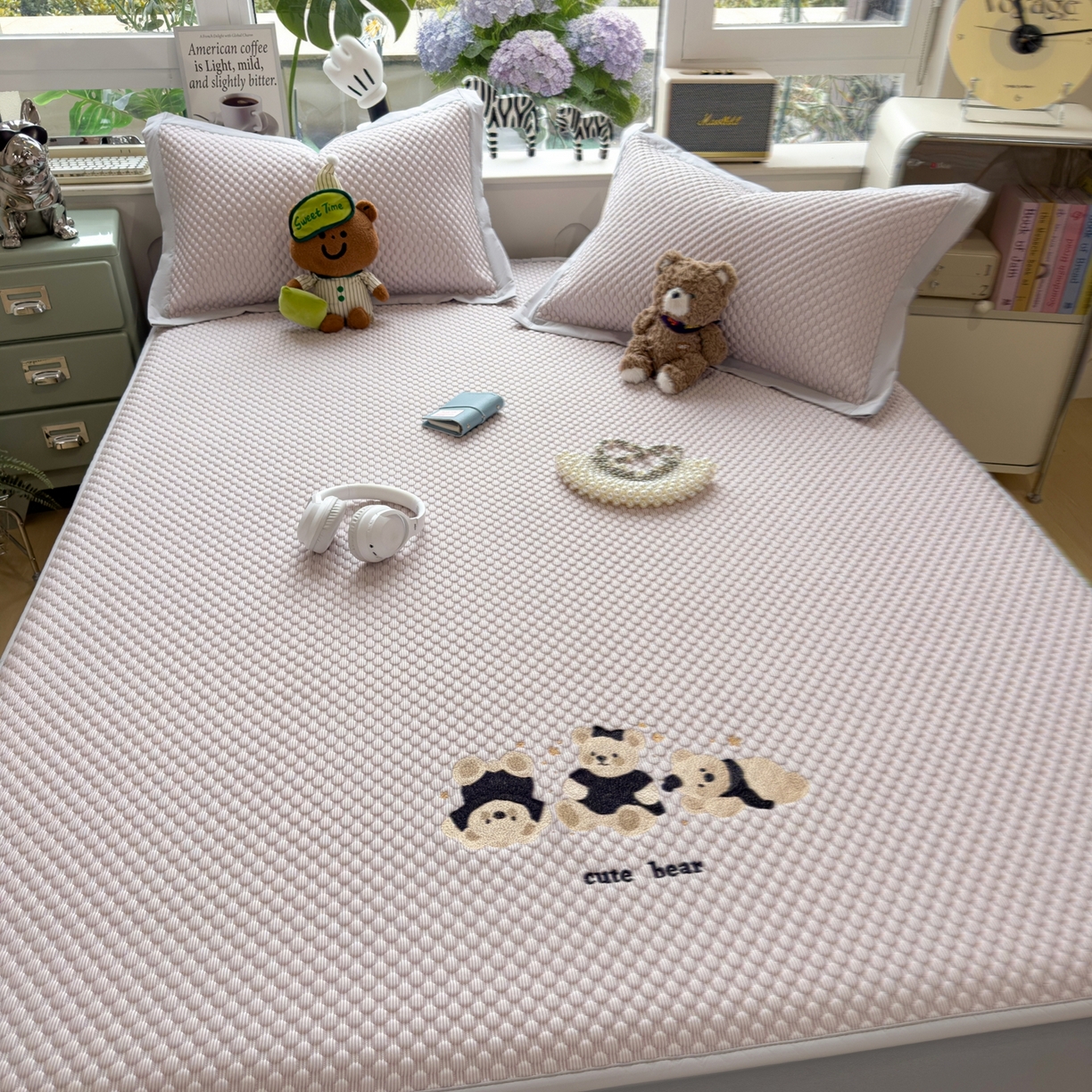 91家纺网 家纺一手货源 找家纺 孩子王家纺 2026新款A类卡通3D冰豆豆凉席三件套凉感值过0.21夏天刺绣冰丝席可机洗儿童 冰晶紫-床笠款