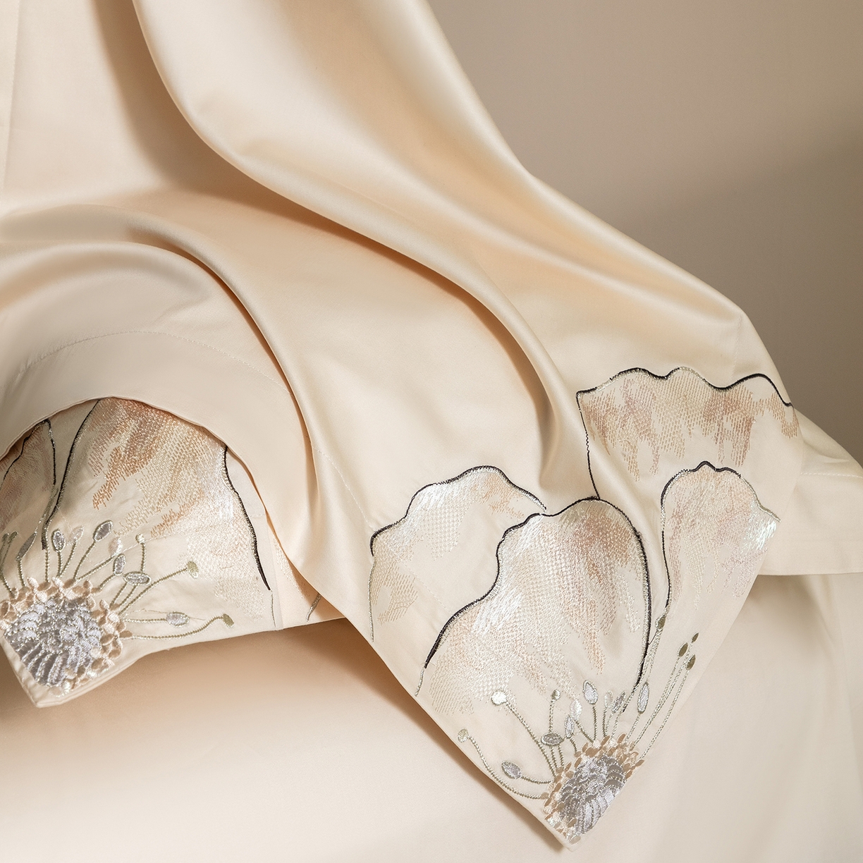 91家纺网 家纺一手货源 找家纺 优悦生活馆 2026新款工艺款全棉新疆长绒棉刺绣四件套-朝露晨风 朝露晨风-香槟