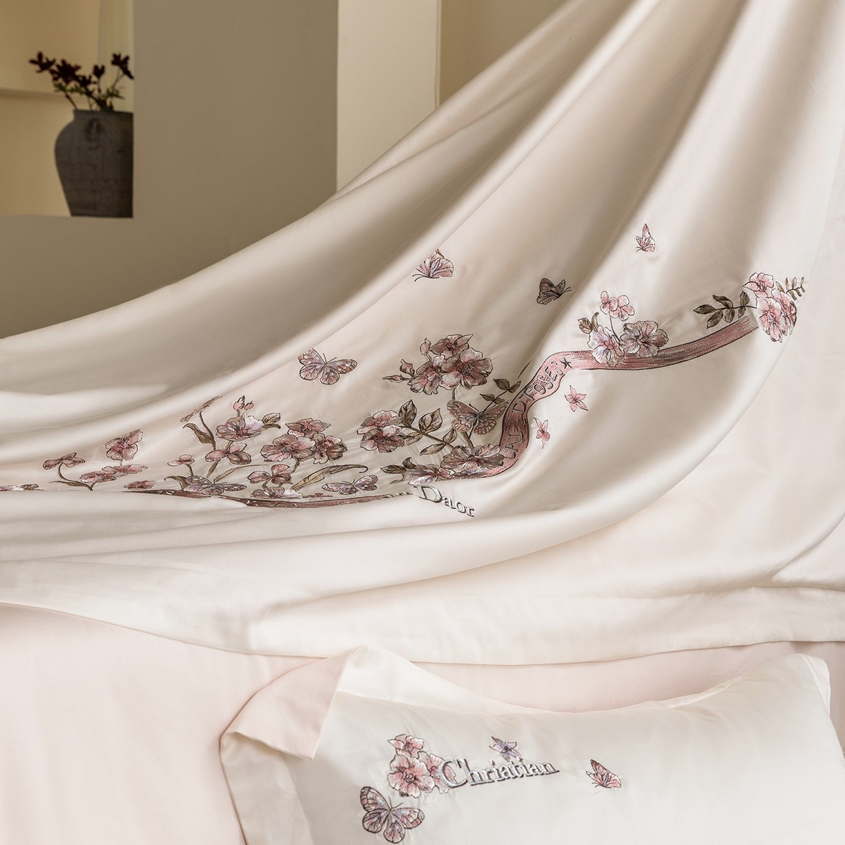 91家纺网 家纺一手货源 找家纺 （总）优悦生活馆 2026新款高密亲肤全棉新疆长绒棉刺绣四件套-流萤花畔