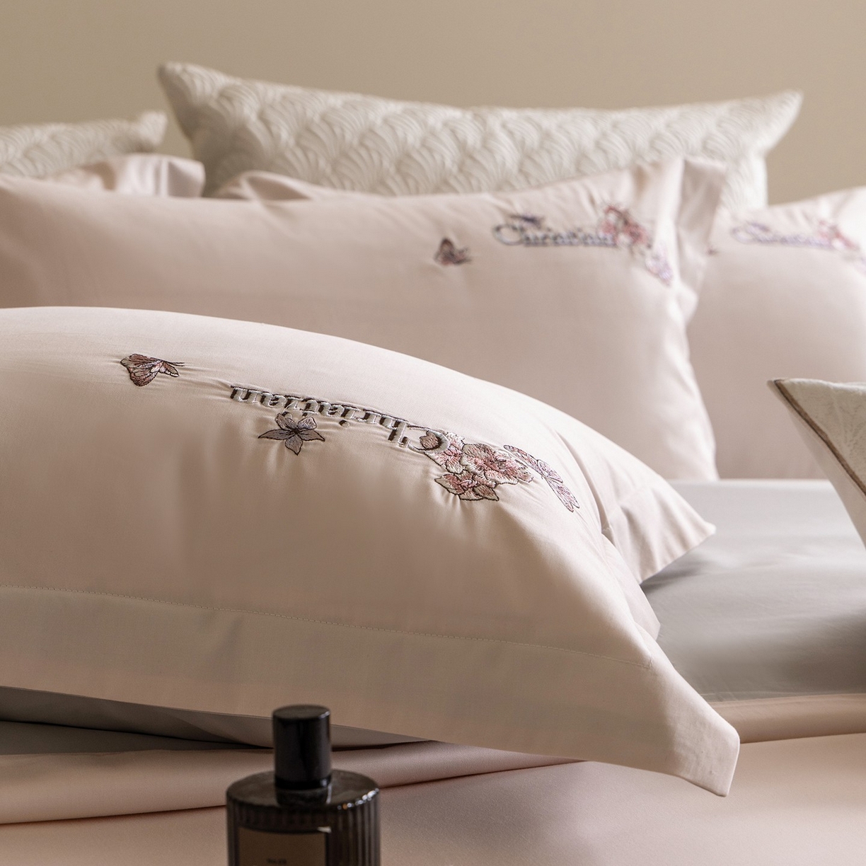 91家纺网 家纺一手货源 找家纺 优悦生活馆 2026新款高密亲肤全棉新疆长绒棉刺绣四件套-流萤花畔 流萤花畔-粉