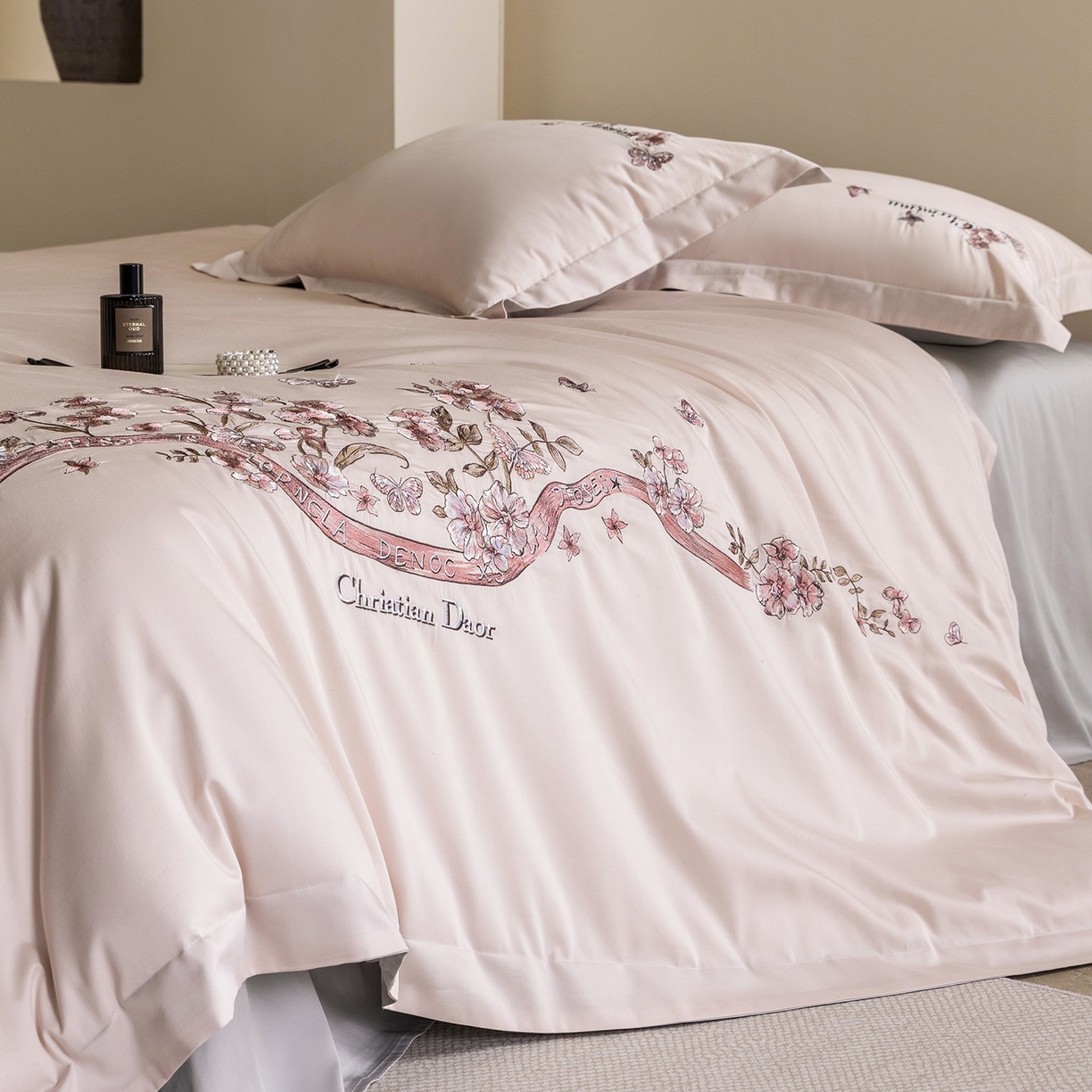 91家纺网 家纺一手货源 找家纺 优悦生活馆 2026新款高密亲肤全棉新疆长绒棉刺绣四件套-流萤花畔 流萤花畔-粉