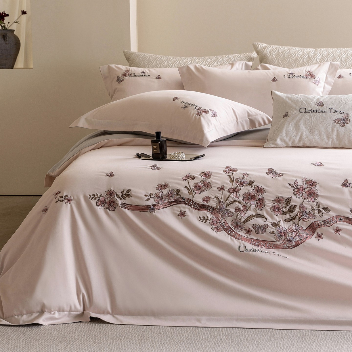 91家纺网 家纺一手货源 找家纺 优悦生活馆 2026新款高密亲肤全棉新疆长绒棉刺绣四件套-流萤花畔 流萤花畔-粉