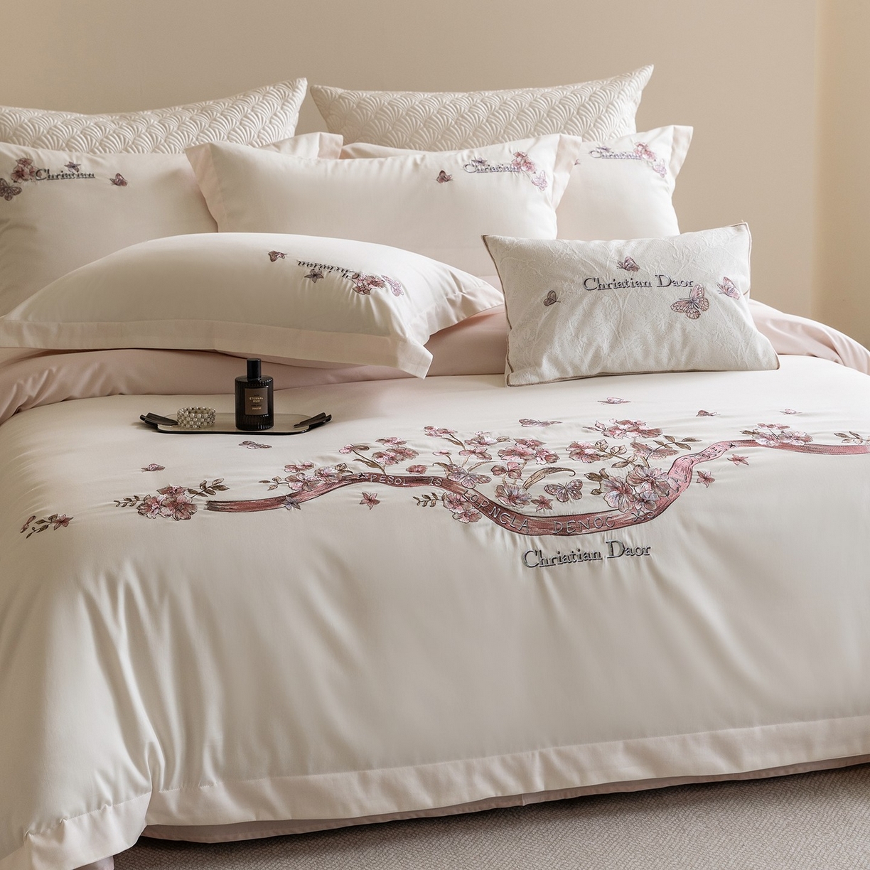 91家纺网 家纺一手货源 找家纺 优悦生活馆 2026新款高密亲肤全棉新疆长绒棉刺绣四件套-流萤花畔 流萤花畔-白