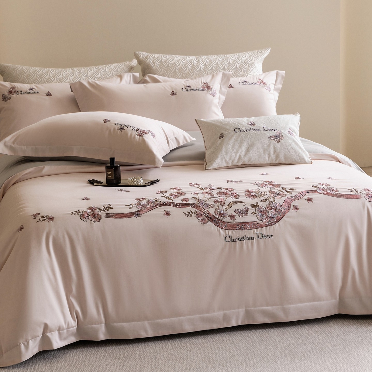 91家纺网 家纺一手货源 找家纺 优悦生活馆 2026新款高密亲肤全棉新疆长绒棉刺绣四件套-流萤花畔 流萤花畔-粉