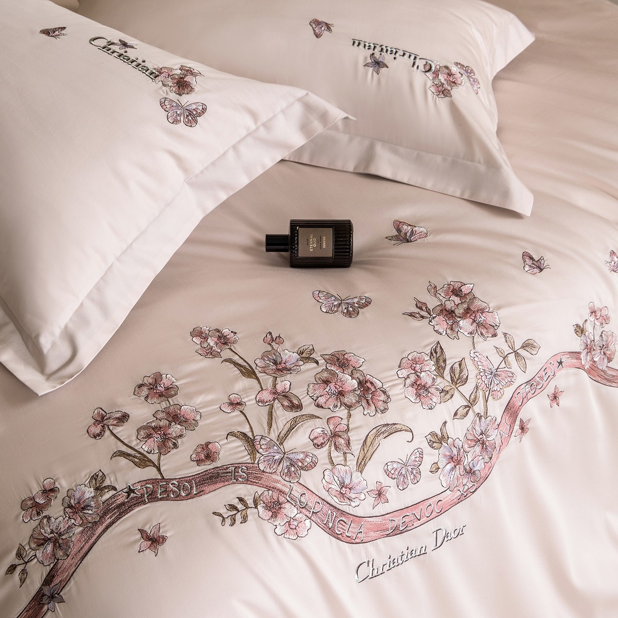 91家纺网 家纺一手货源 找家纺 优悦生活馆 2026新款高密亲肤全棉新疆长绒棉刺绣四件套-流萤花畔 流萤花畔-粉