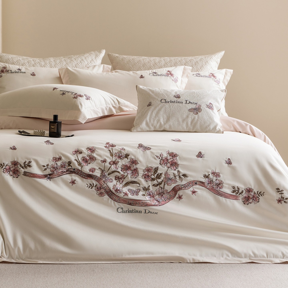 91家纺网 家纺一手货源 找家纺 优悦生活馆 2026新款高密亲肤全棉新疆长绒棉刺绣四件套-流萤花畔 流萤花畔-白