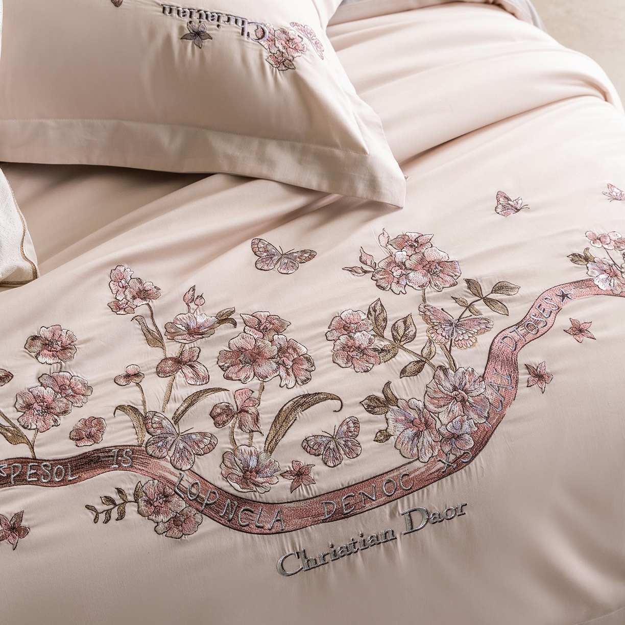 91家纺网 家纺一手货源 找家纺 优悦生活馆 2026新款高密亲肤全棉新疆长绒棉刺绣四件套-流萤花畔 流萤花畔-粉