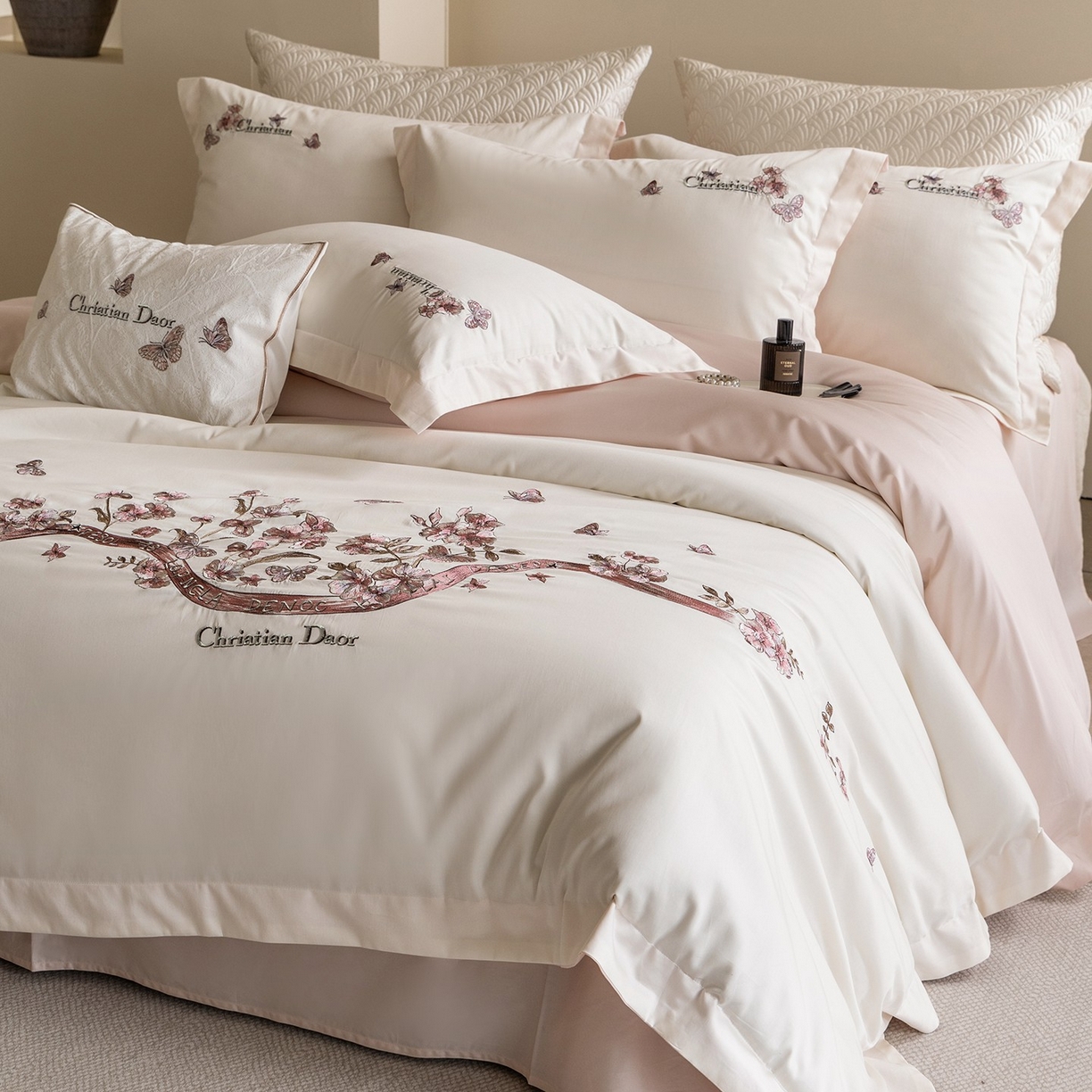 91家纺网 家纺一手货源 找家纺 优悦生活馆 2026新款高密亲肤全棉新疆长绒棉刺绣四件套-流萤花畔 流萤花畔-白